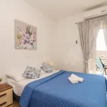 Dora Apartman *