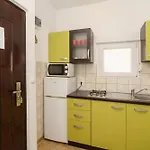 Dora *