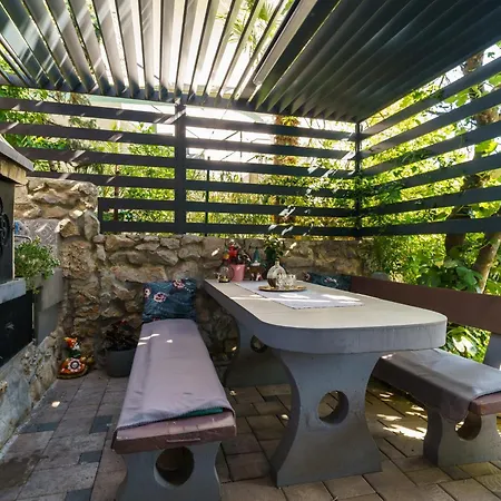 Dora 아파트 드라말리