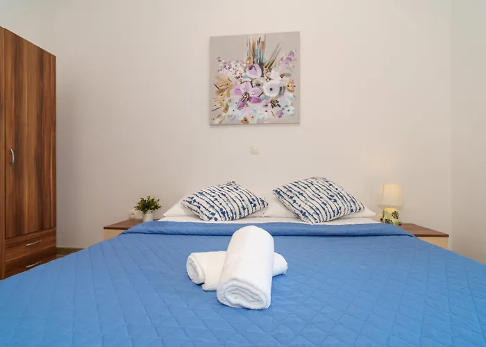 Διαμέρισμα Dora *