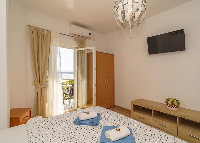 Διαμέρισμα Dora *